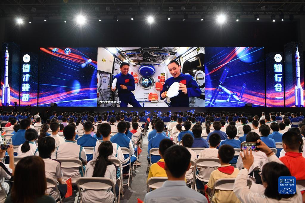 奔驰宝马电玩城游戏下载